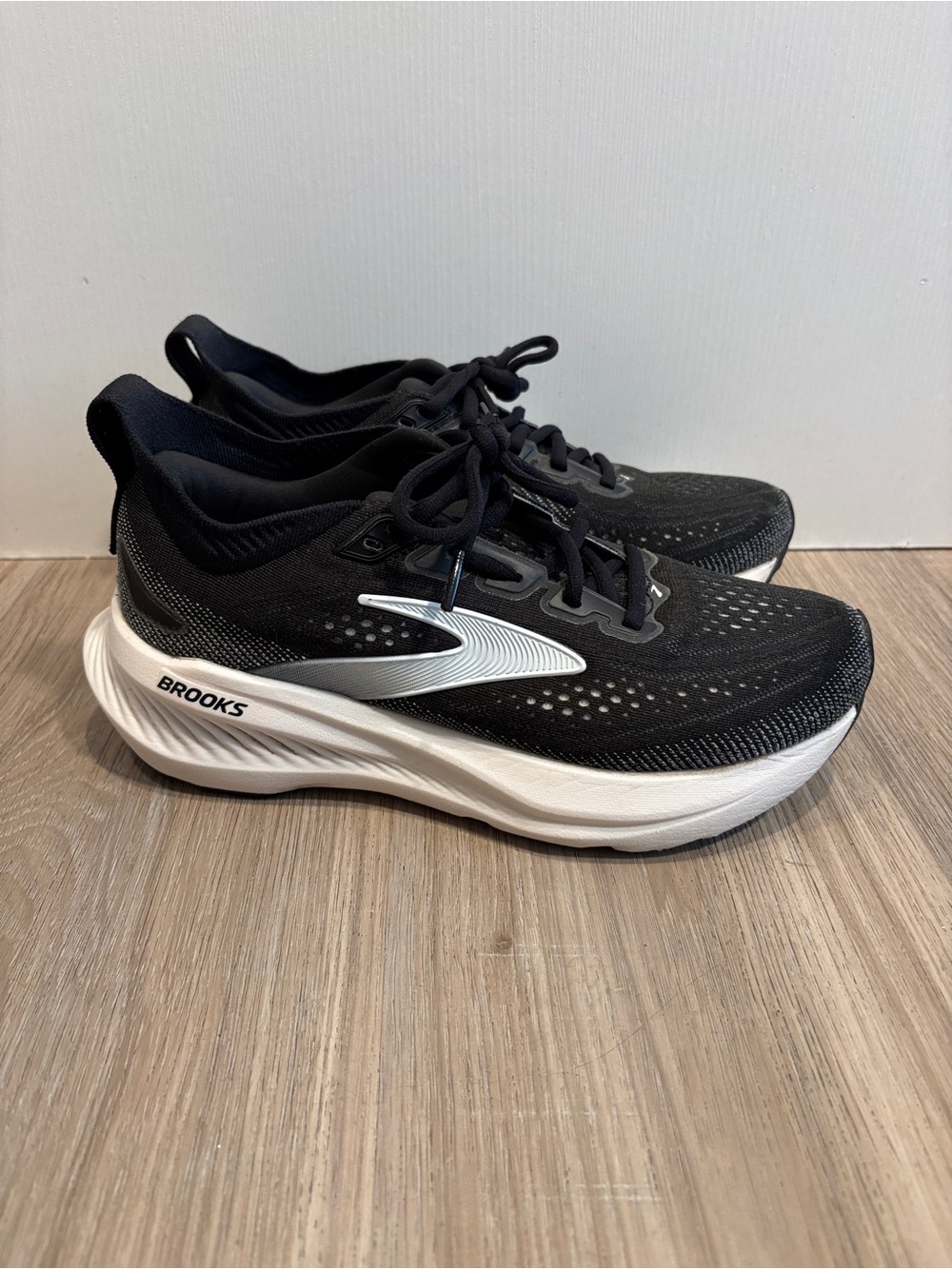 Brooks Glycerin 23 Womens Size 7.5 Black Athletic Running Walking Shoes Sneakers